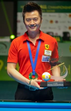 2015 WC 9-Ball Final - Ko Pin Yi with Trophy
