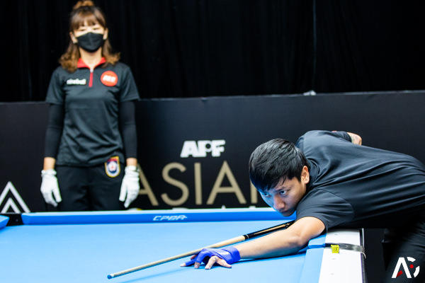 2022 APF Asian 9-Ball Open - James Aranas and referee Wendy